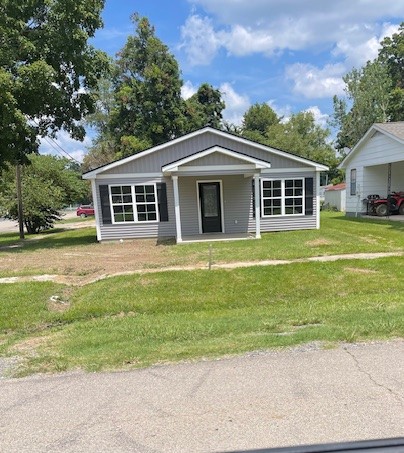 SemoMLS.com | 101 E ST Francis Dexter, MO 63841 | 3 beds | 2baths