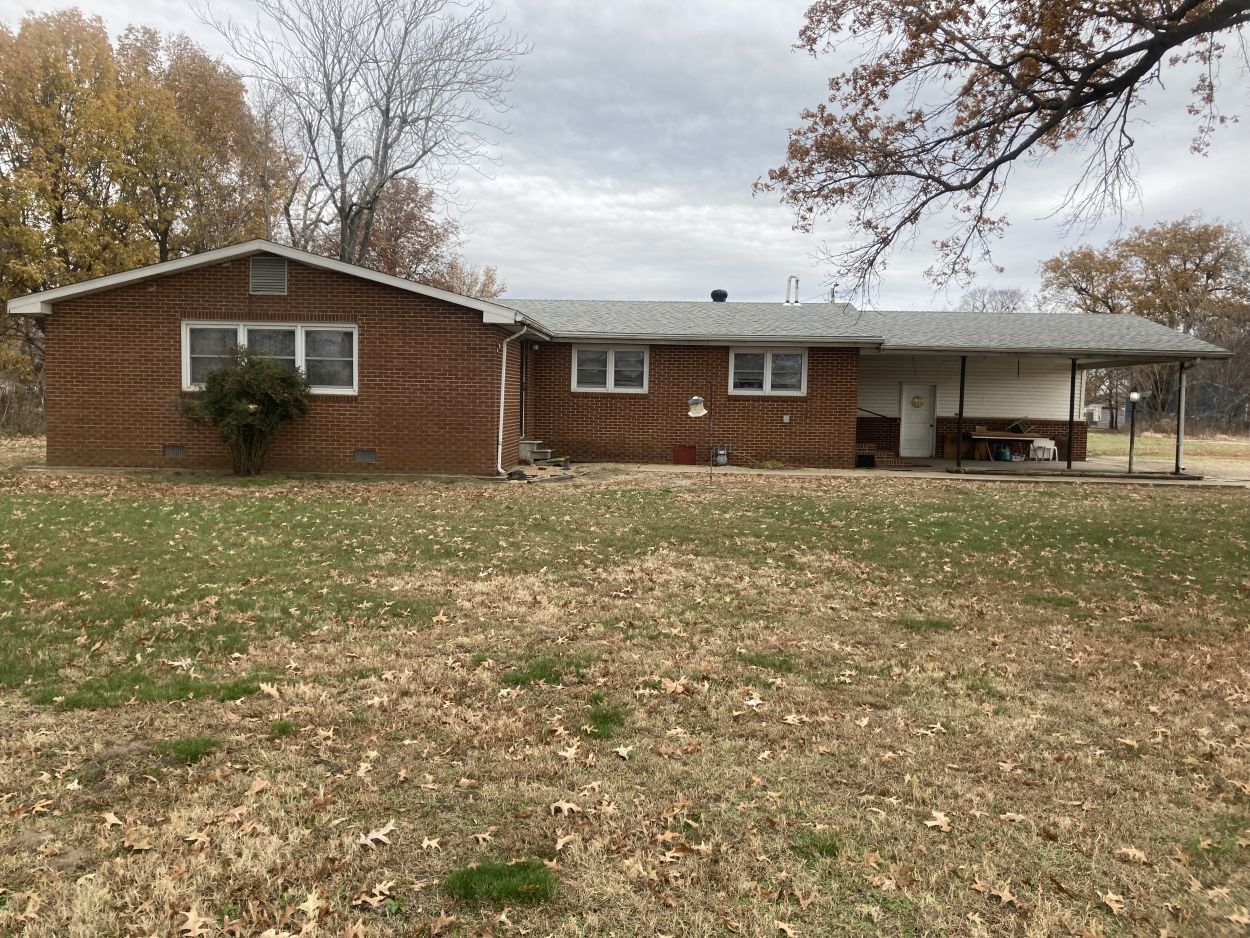 4129S. Hwy 105 East Prairie, MO 63845 4 beds 1baths